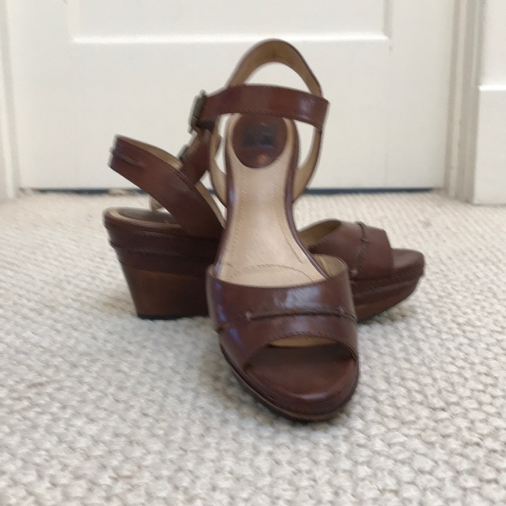 Frye Carlie Seam Leather Wedge Sandal